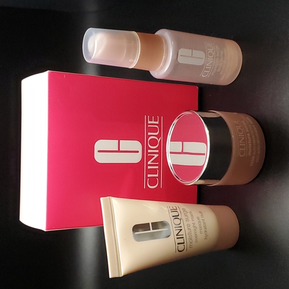 NEW IN BOX!! Clinique  3pc Clinique’s Hydration Heroes - Picture 2 of 4